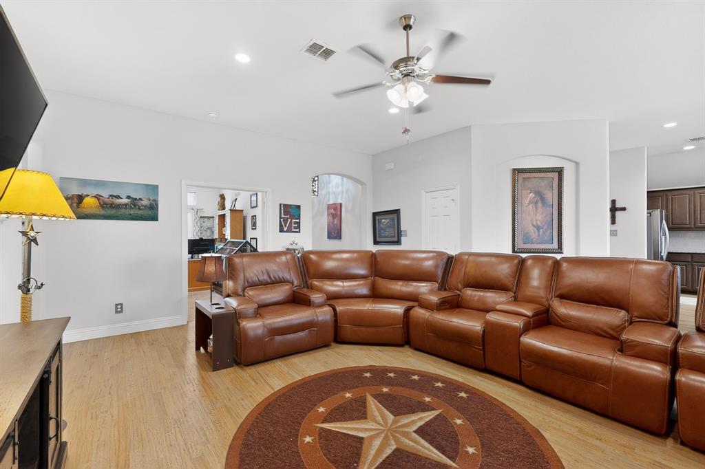 1522 Grassy Meadows Drive Property Photo 4