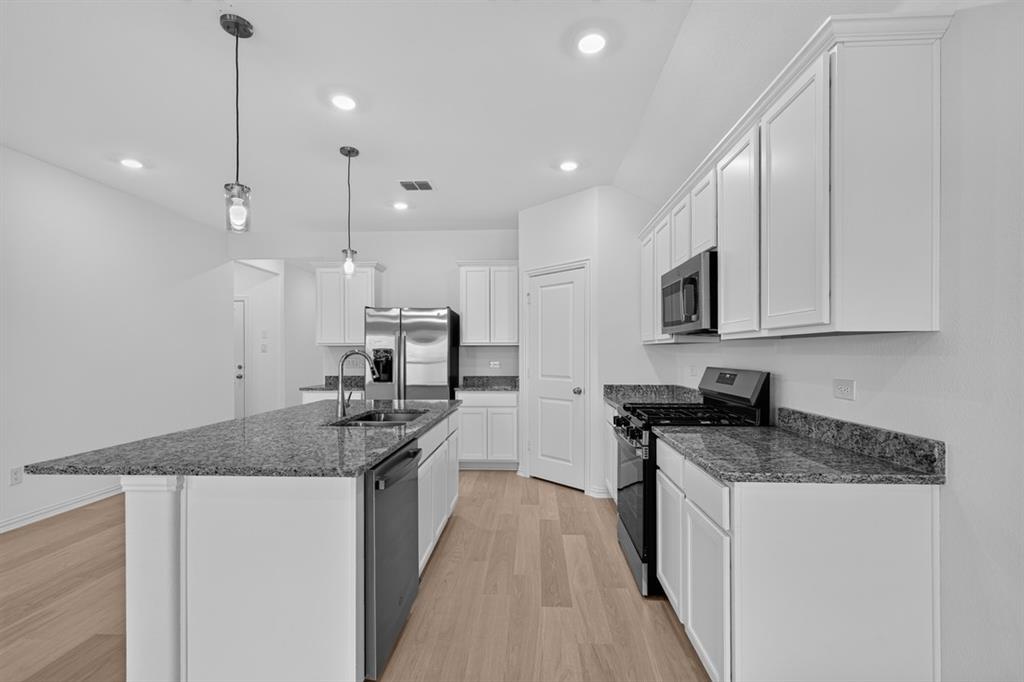 2551 Pine Island Court Property Photo 6