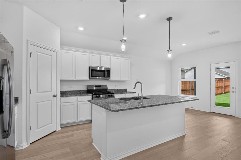 2551 Pine Island Court Property Photo 8