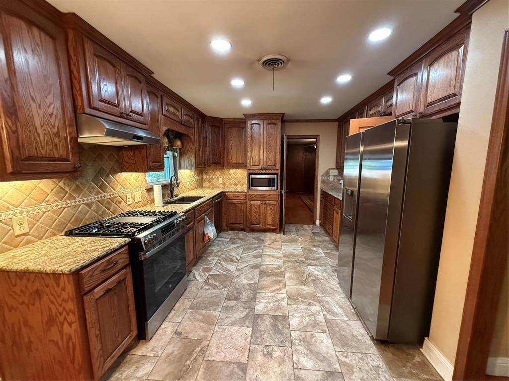 924 Poleman Road Property Photo 8