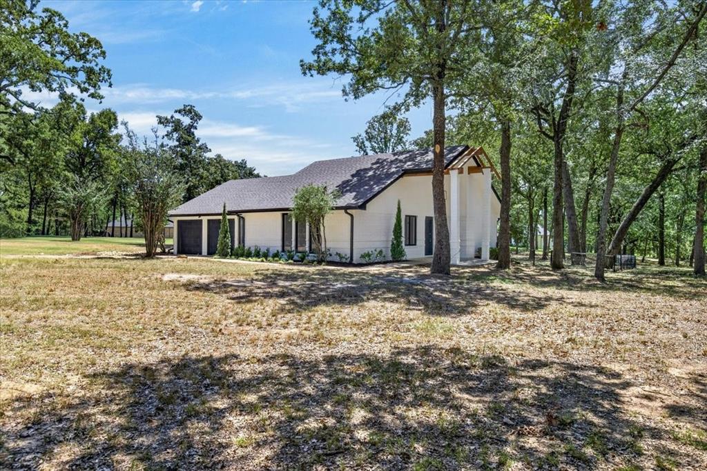172 Colonial Drive Property Photo 1