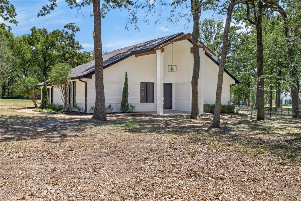 172 Colonial Drive Property Photo 3