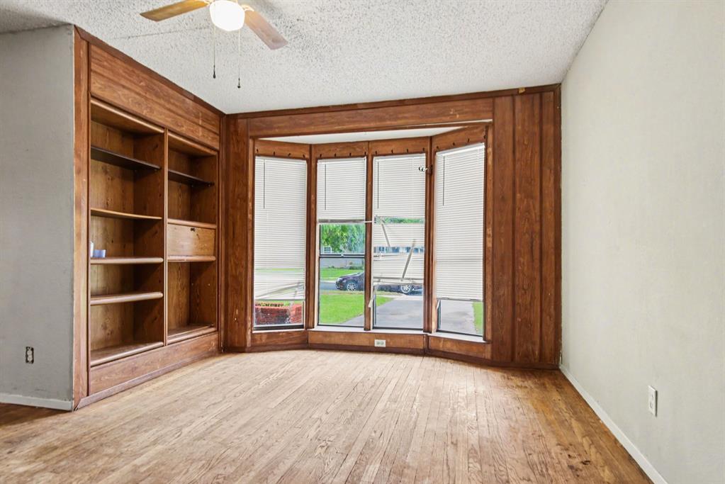 2333 S Lockhart Avenue Property Photo 4