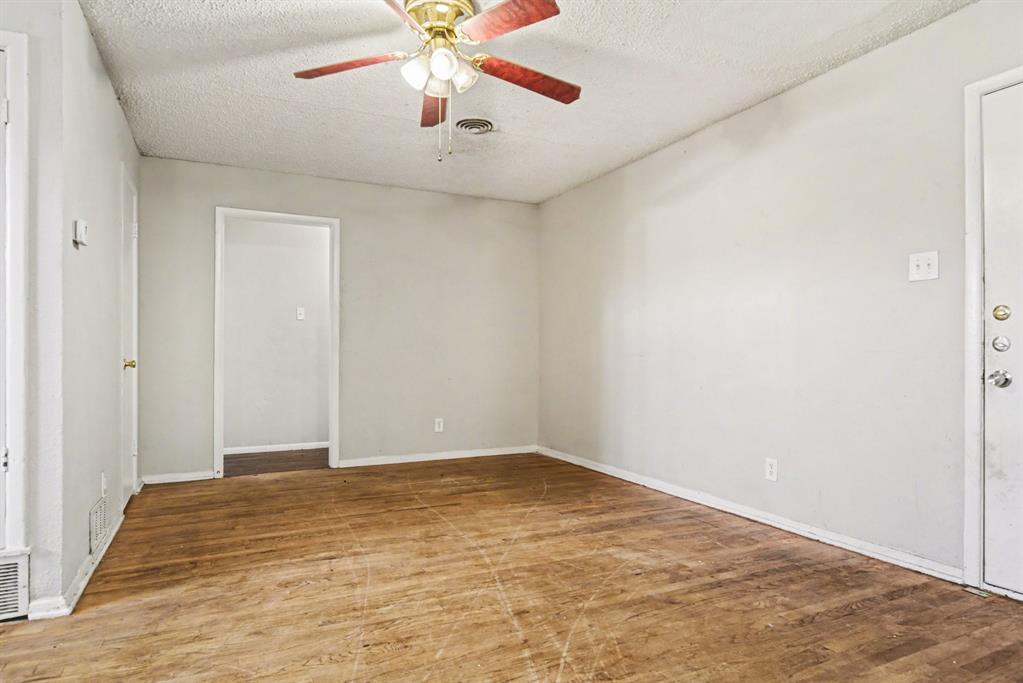 2333 S Lockhart Avenue Property Photo 10