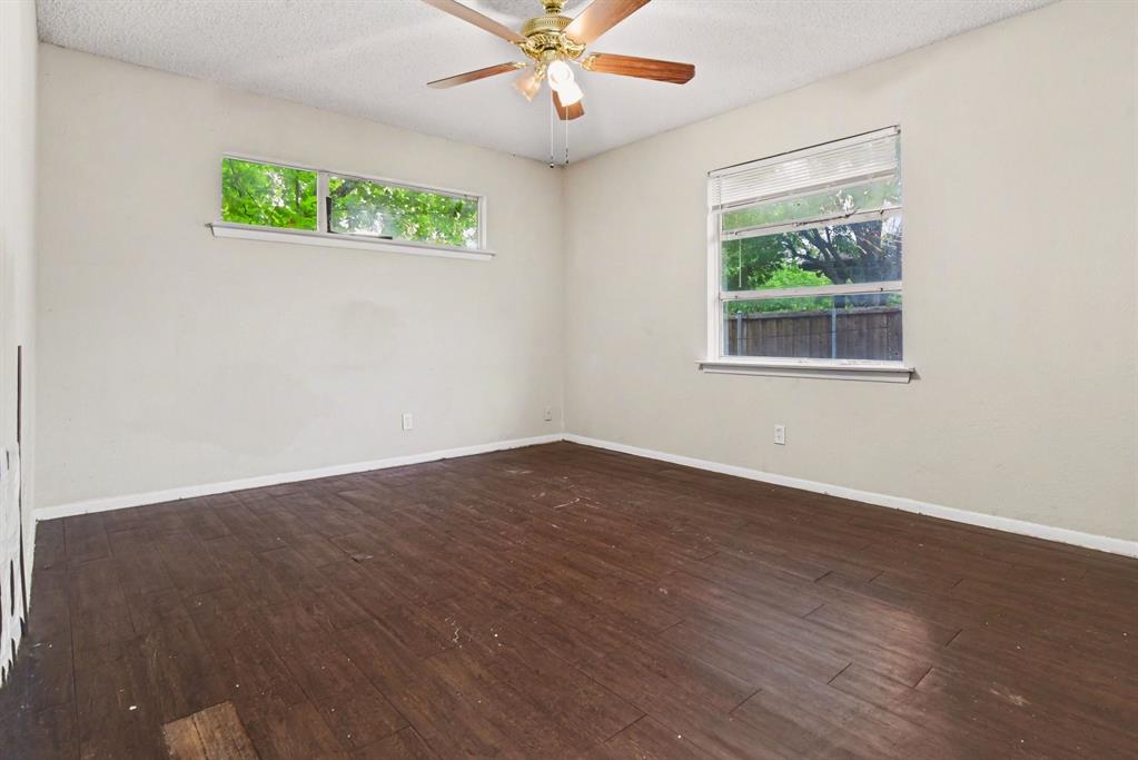2333 S Lockhart Avenue Property Photo 11