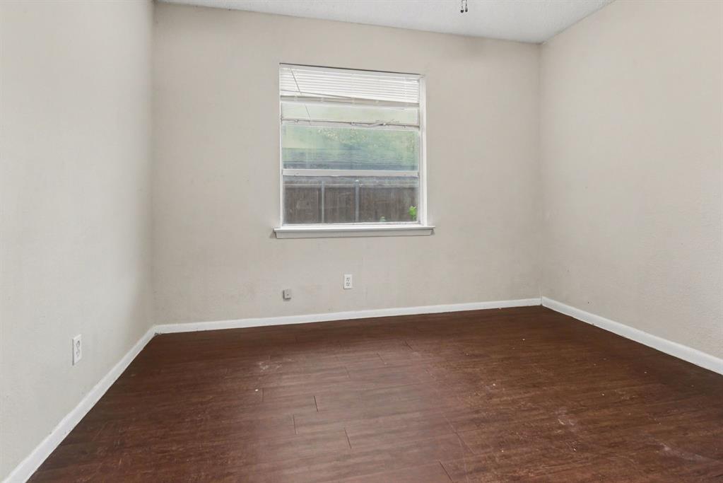 2333 S Lockhart Avenue Property Photo 12