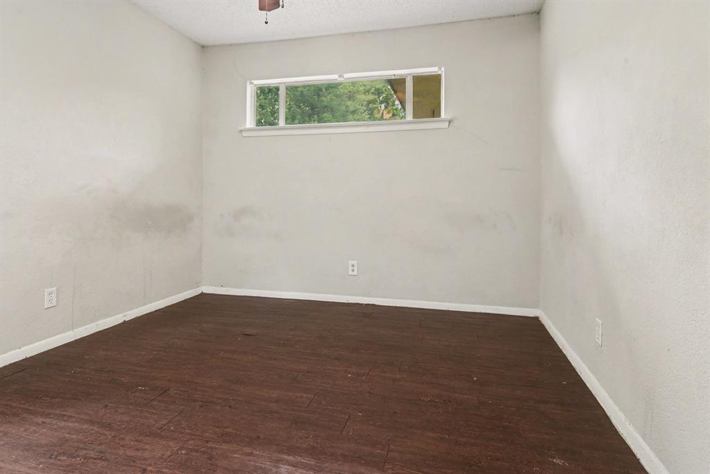 2333 S Lockhart Avenue Property Photo 13