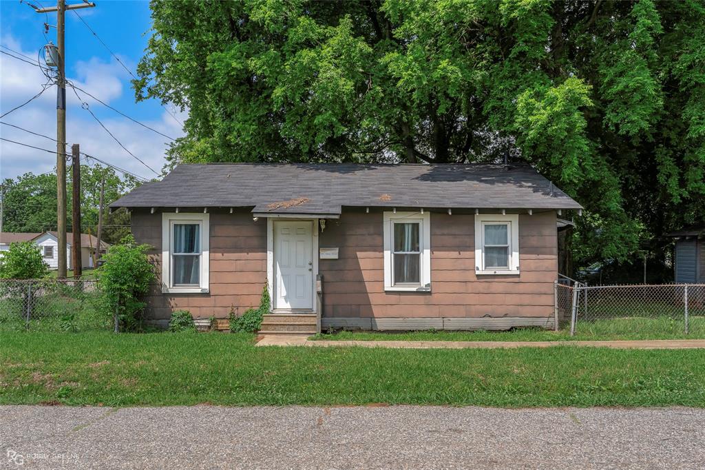 901 Many Street Property Photo 2