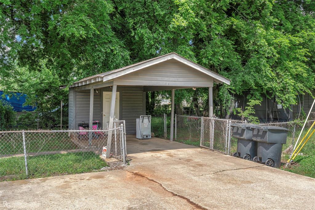 901 Many Street Property Photo 3