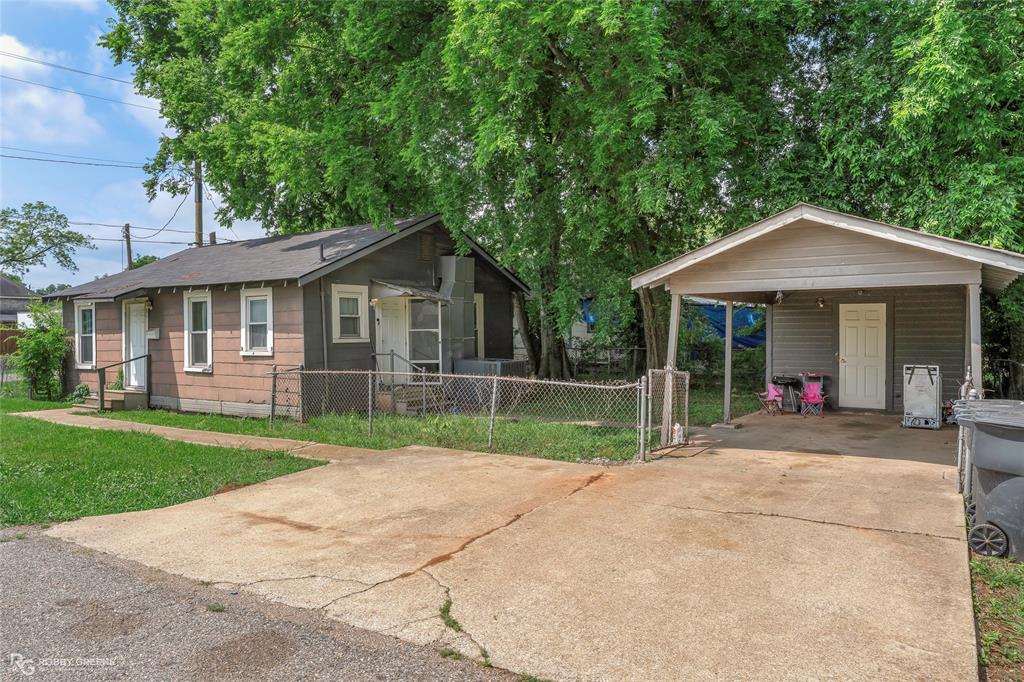 901 Many Street Property Photo 4