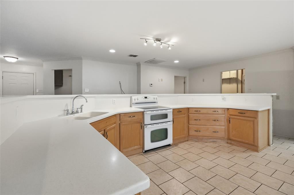 561 Wells Road Property Photo 13
