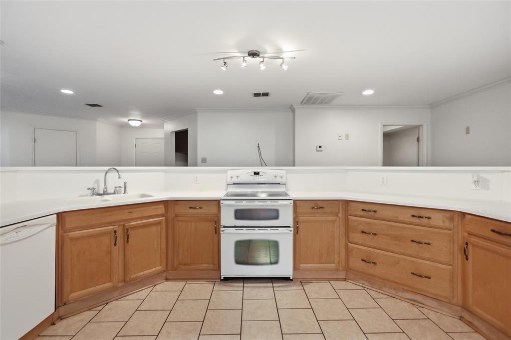 561 Wells Road Property Photo 14