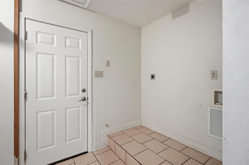 561 Wells Road Property Photo 17