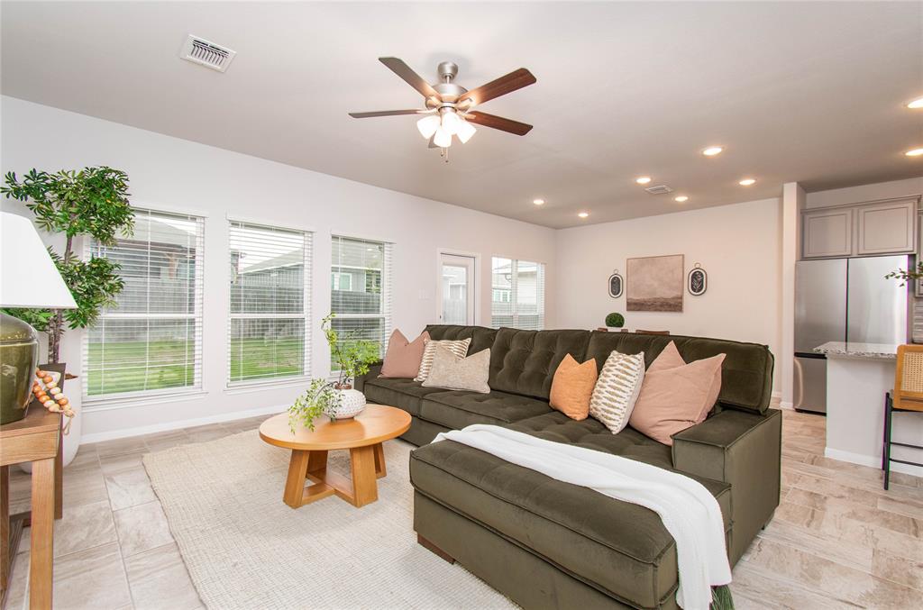 736 Jersey Court Property Photo 1