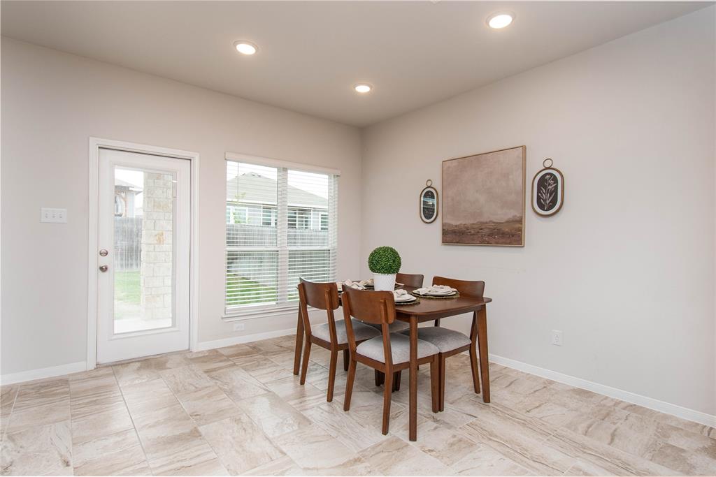 736 Jersey Court Property Photo 6