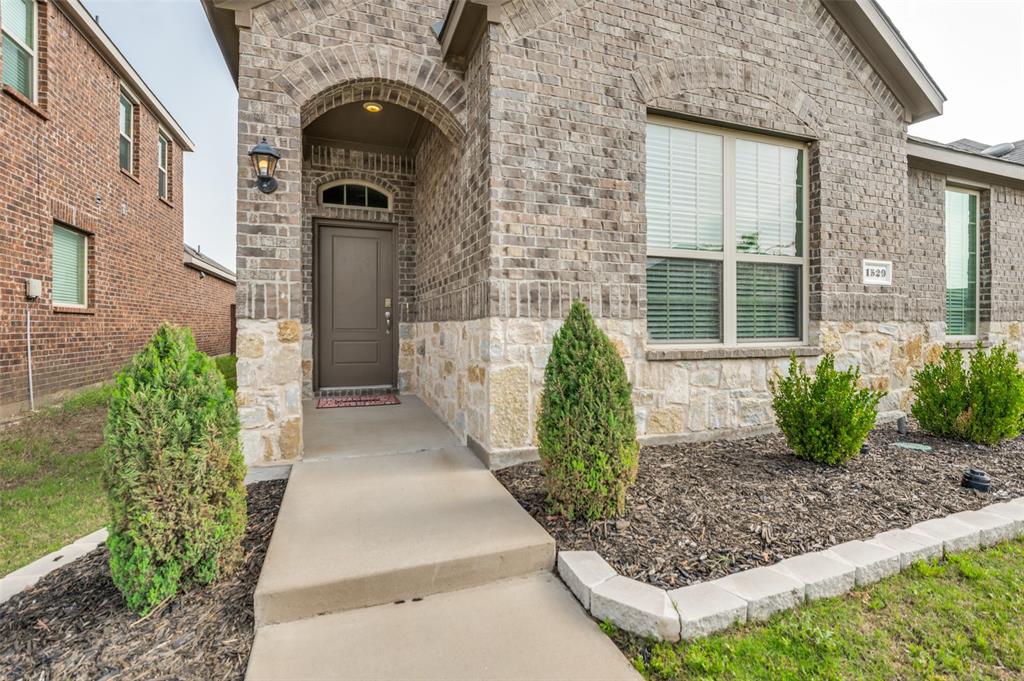 1529 Bennington Lane Property Photo 3