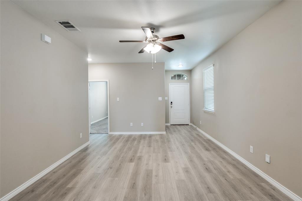 1529 Bennington Lane Property Photo 4