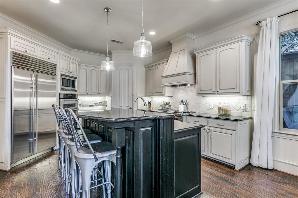 6363 Vanderbilt Avenue Property Photo 3