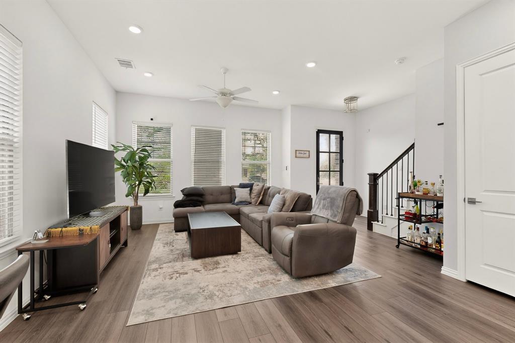 7539 Edgeware Road Property Photo 2