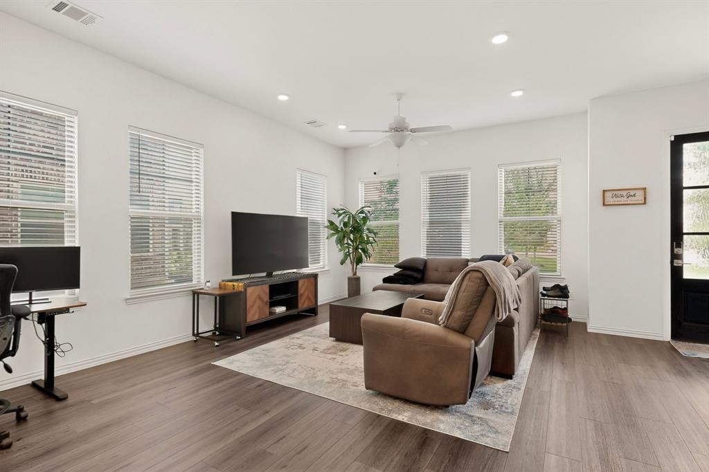 7539 Edgeware Road Property Photo 7