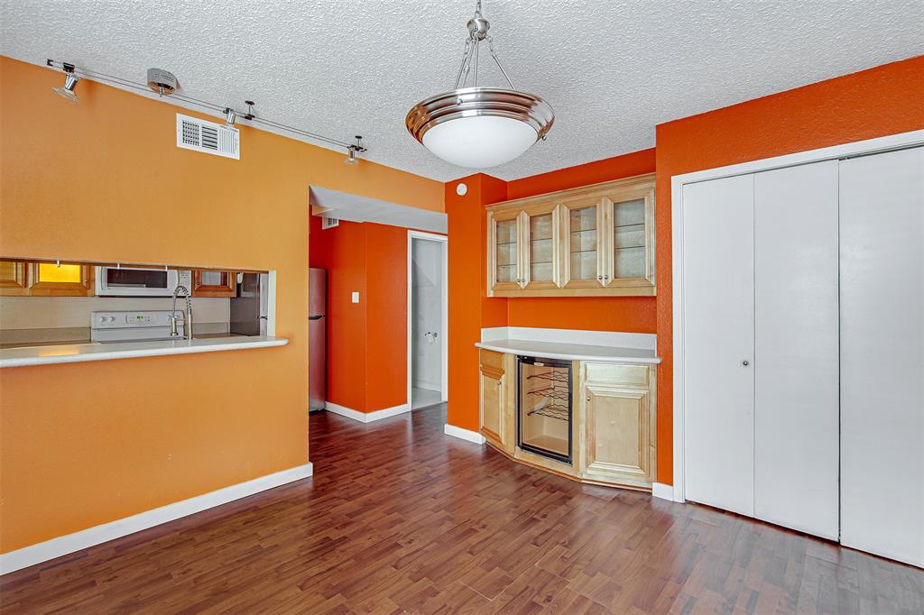 601 St Charles Drive Property Photo 4