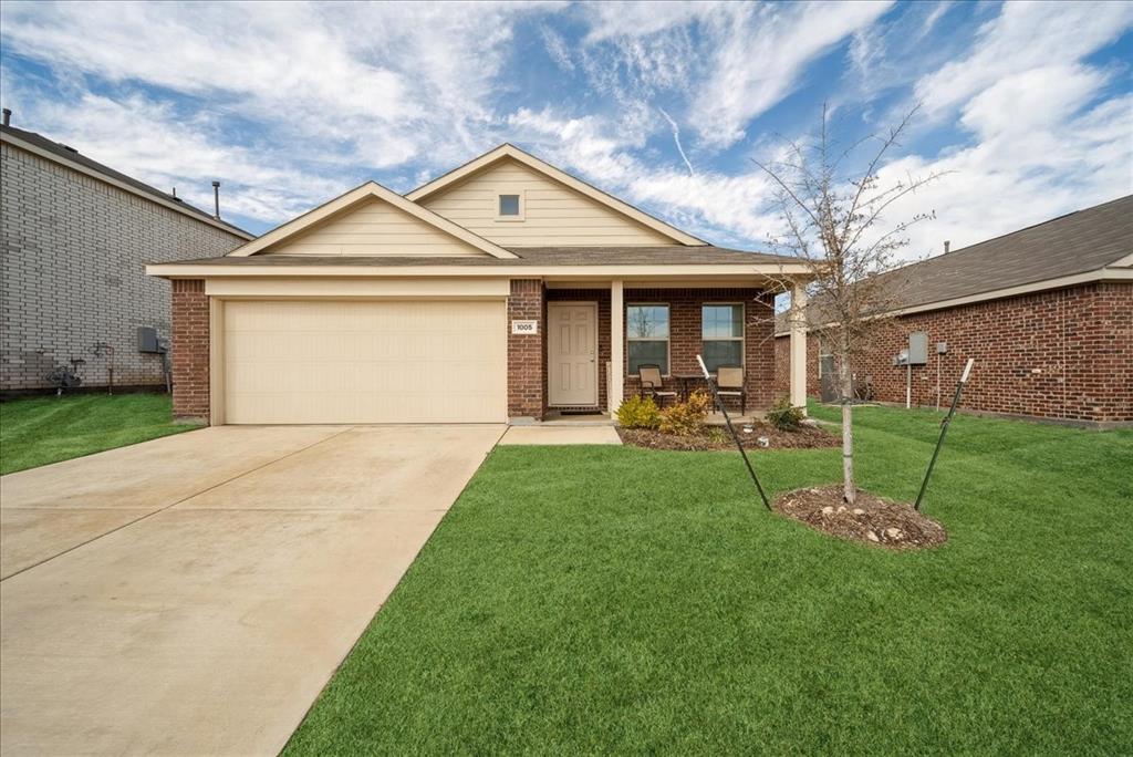 1005 Crestview Drive Property Photo 1