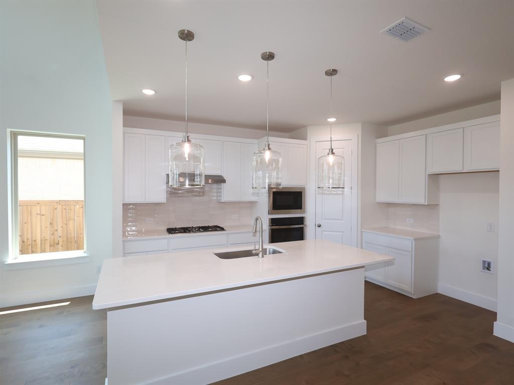 3612 Water Lily Way Property Photo 4