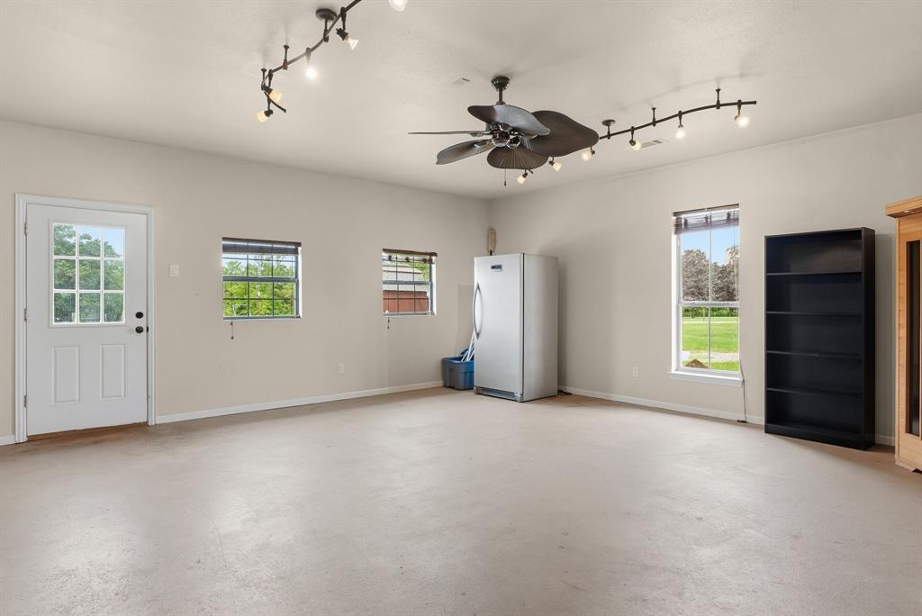 219 W Twin Creeks Trail Property Photo 31