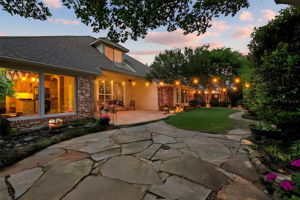 15 Center Court Property Photo 1