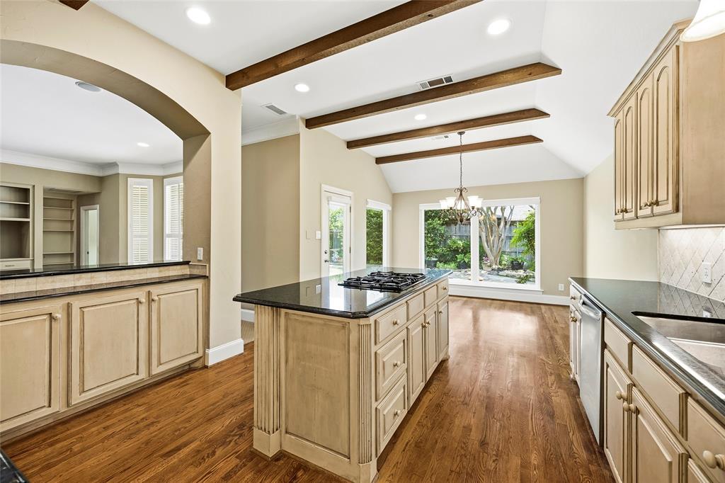 15 Center Court Property Photo 8