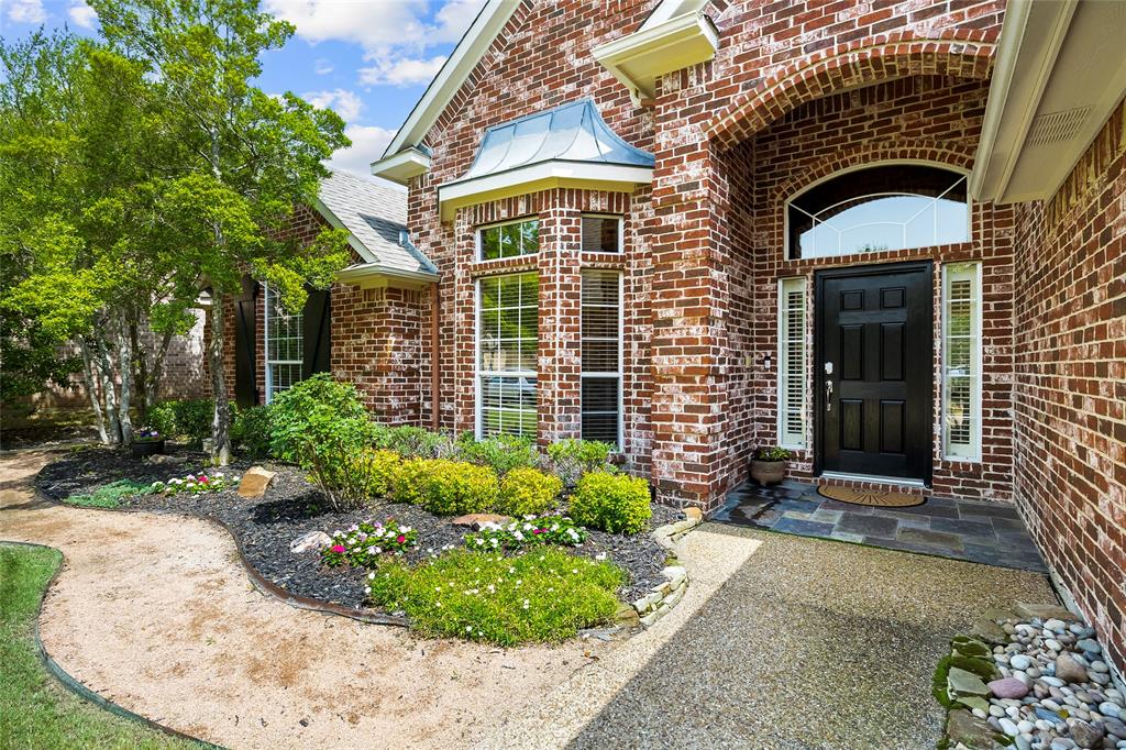 15 Center Court Property Photo 9
