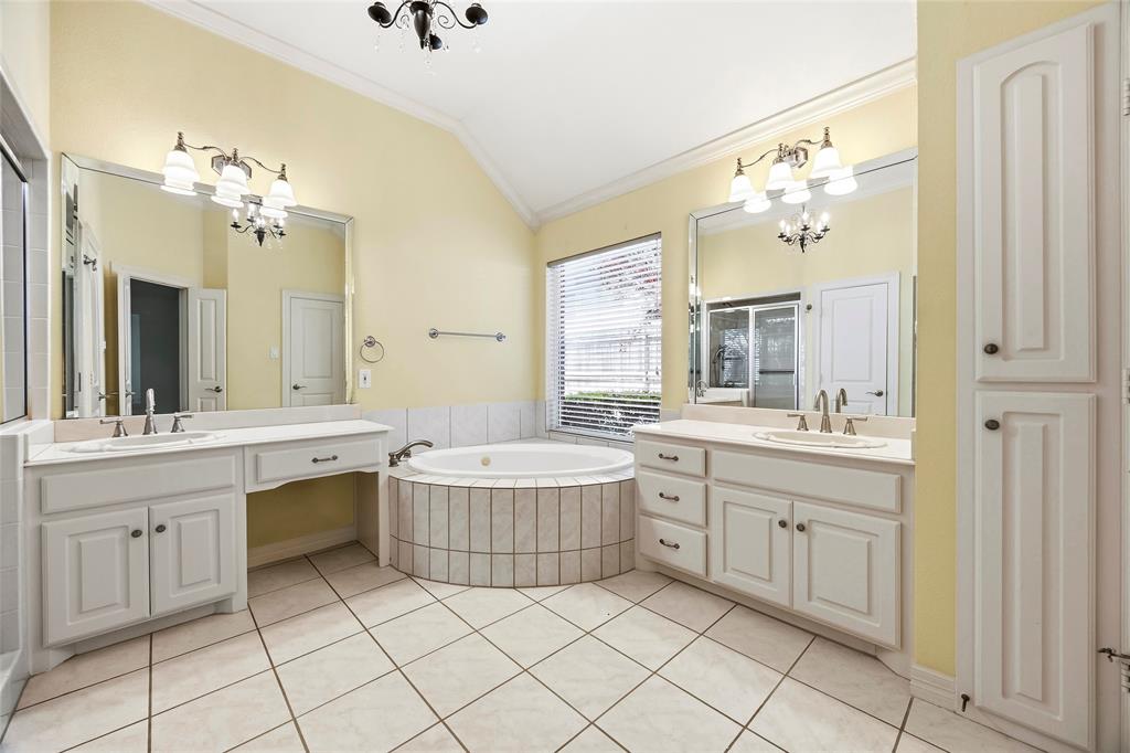 15 Center Court Property Photo 22