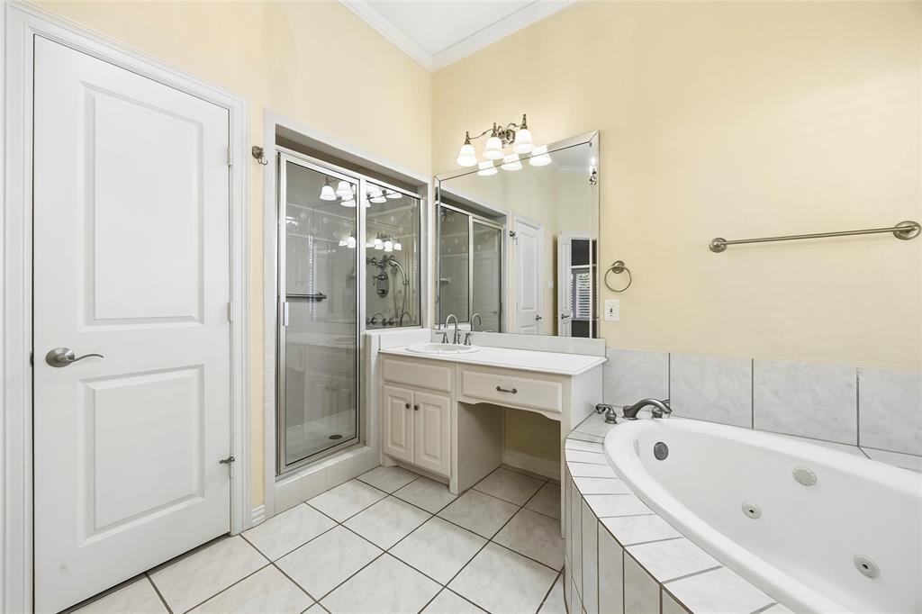 15 Center Court Property Photo 23