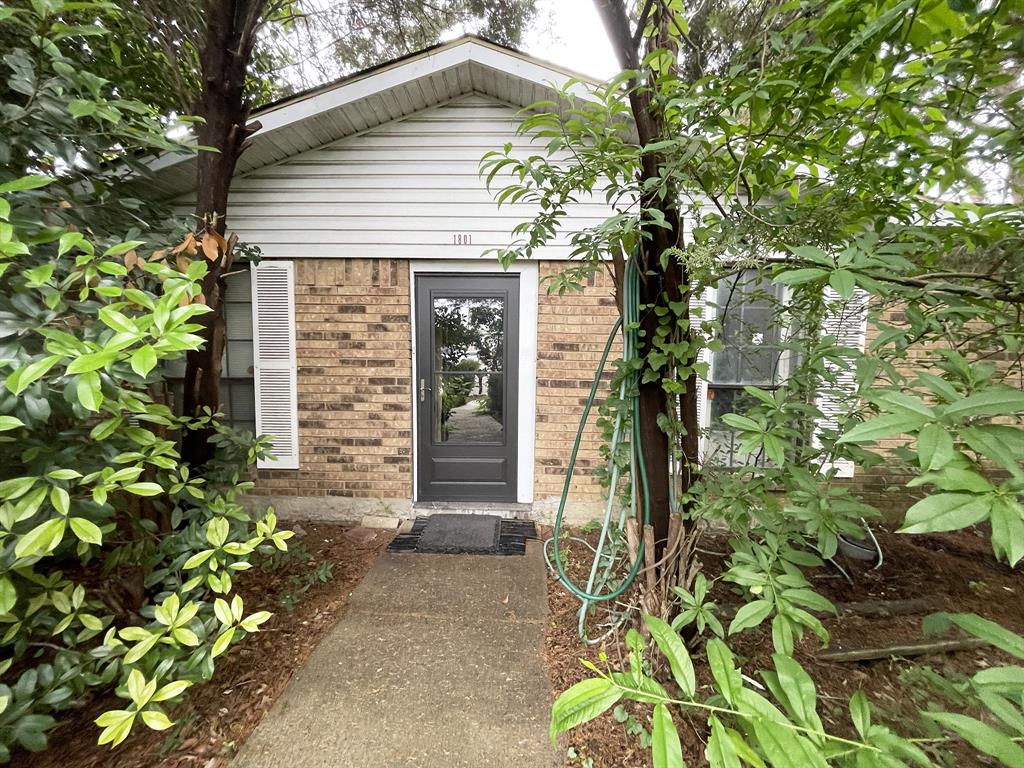 1801 Vine Drive