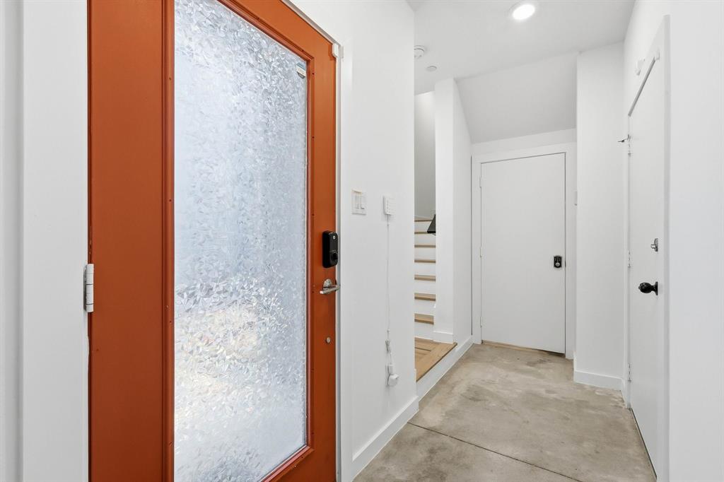427 W 10th Street 502 Property Photo 6