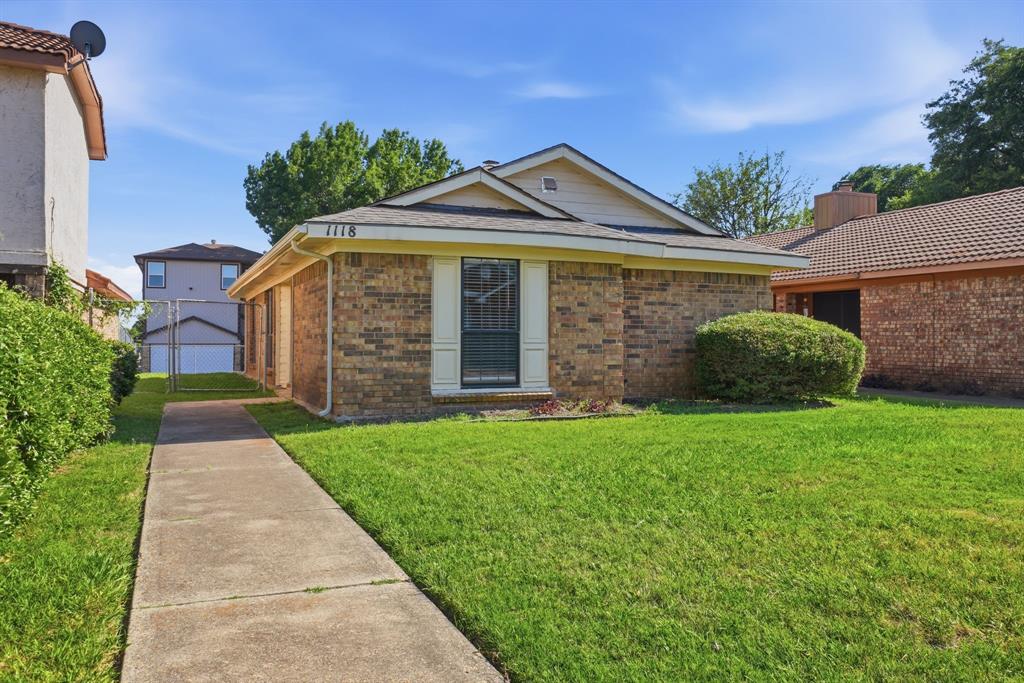 1118 Sandalwood Lane Property Photo 1