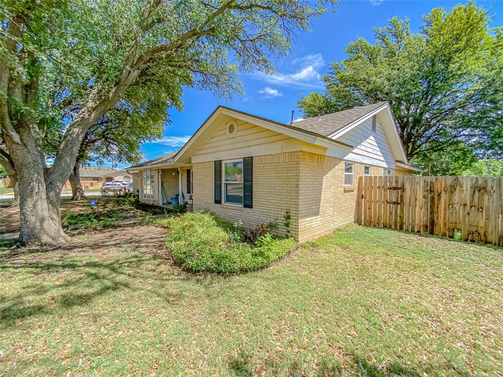4301 Caprock Road Property Photo 2