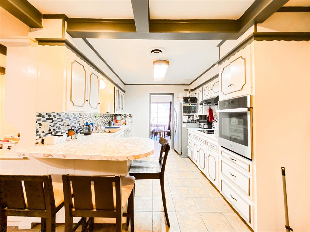 4301 Caprock Road Property Photo 8