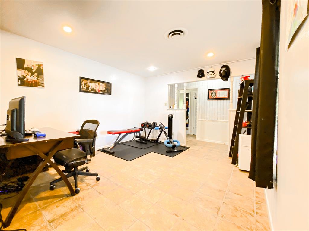 4301 Caprock Road Property Photo 11