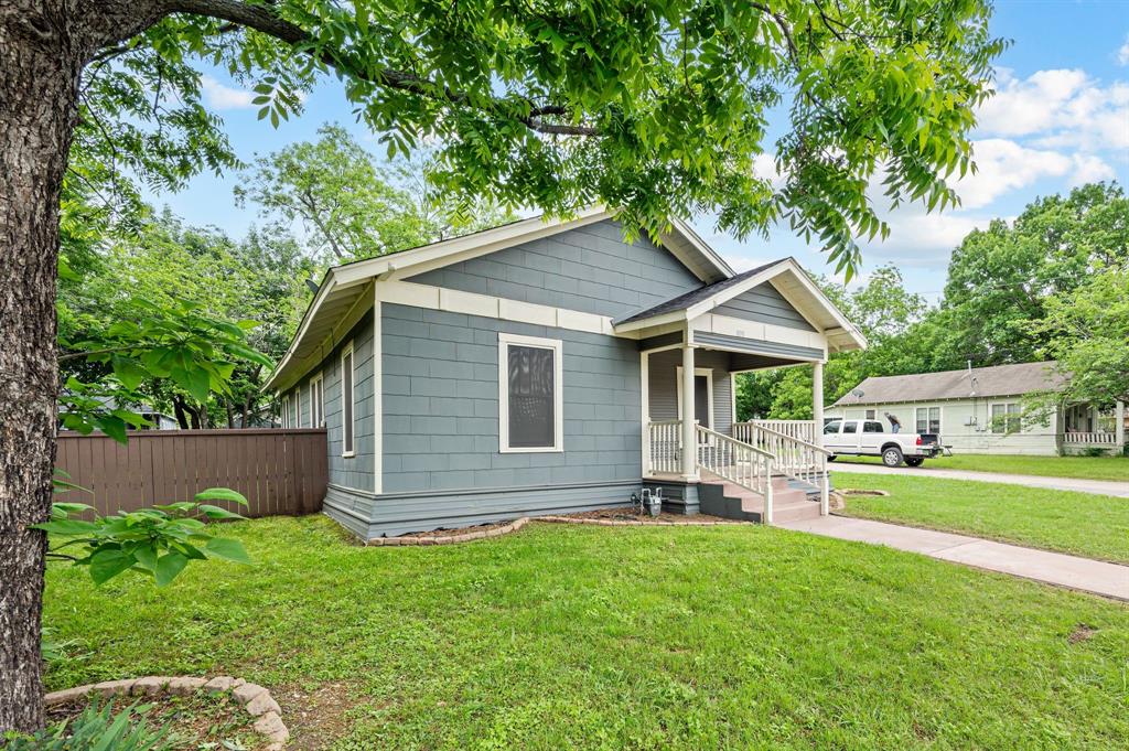 800 N Clements Street Property Photo 4