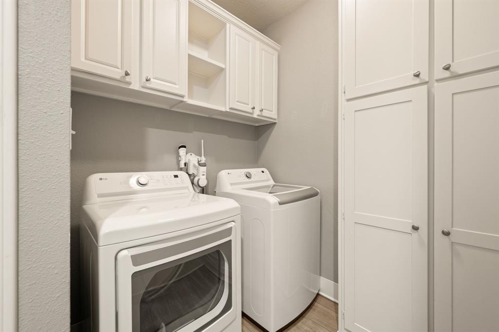 800 N Clements Street Property Photo 14