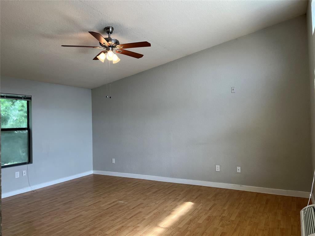 701 W Sycamore Street 305 Property Photo 2