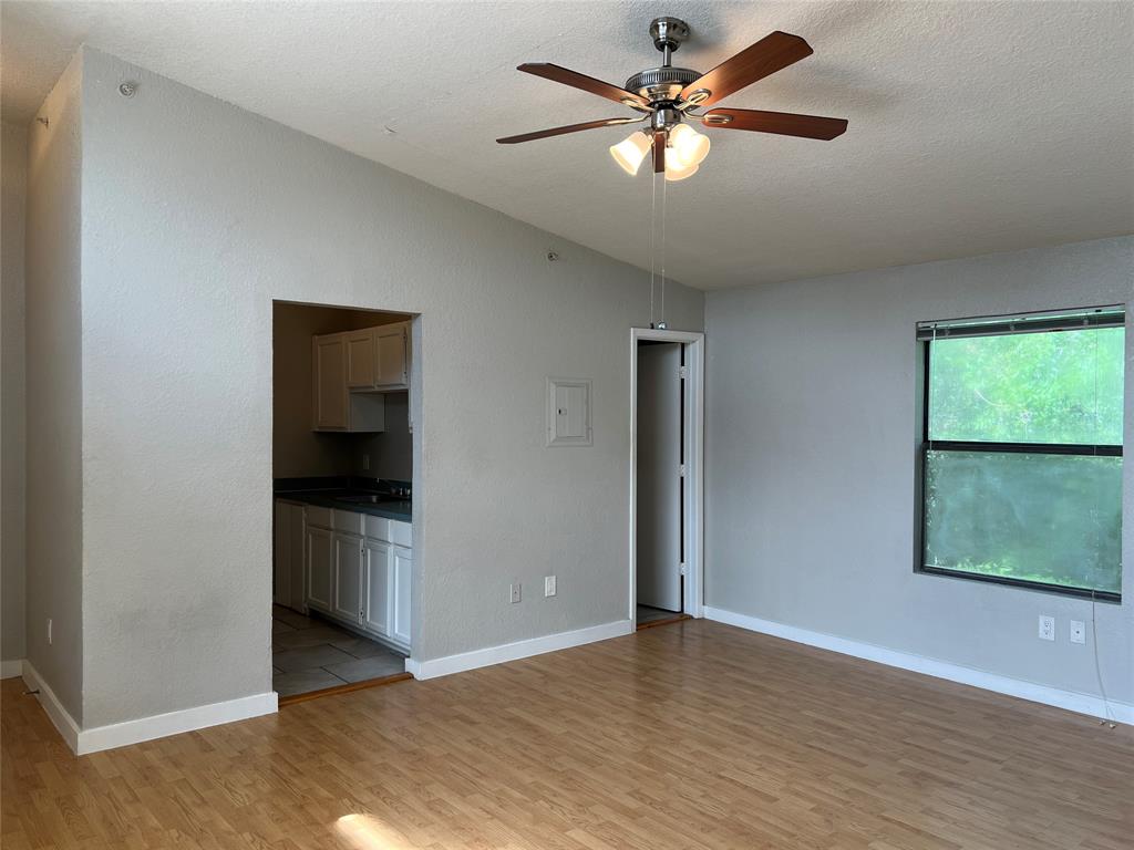 701 W Sycamore Street 305 Property Photo 4