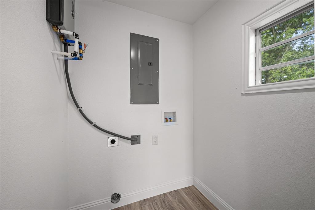 5225 Urbanview Street Property Photo 6