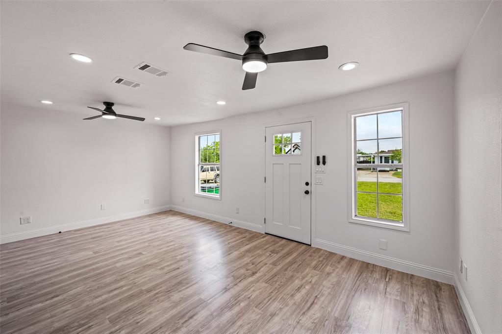 5225 Urbanview Street Property Photo 7