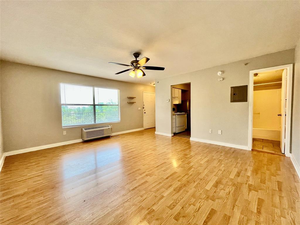 701 W Sycamore Street 203 Property Photo 4