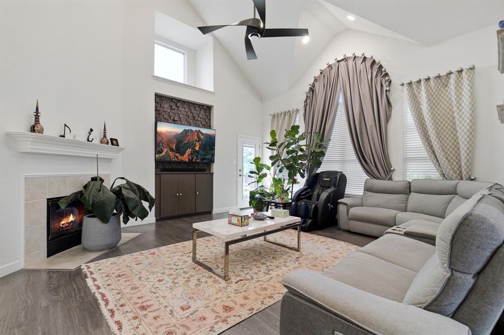 6229 White Pine Drive Property Photo 2