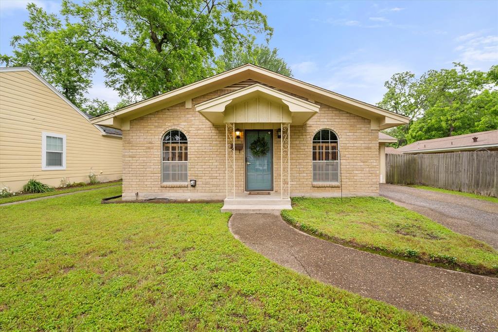 1609 Maplewood Property Photo 4