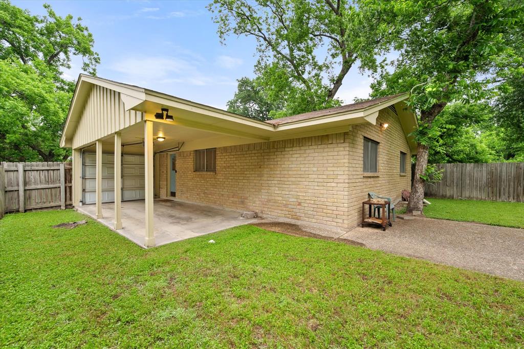 1609 Maplewood Property Photo 5
