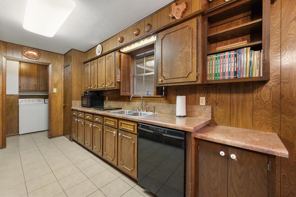 1609 Maplewood Property Photo 18
